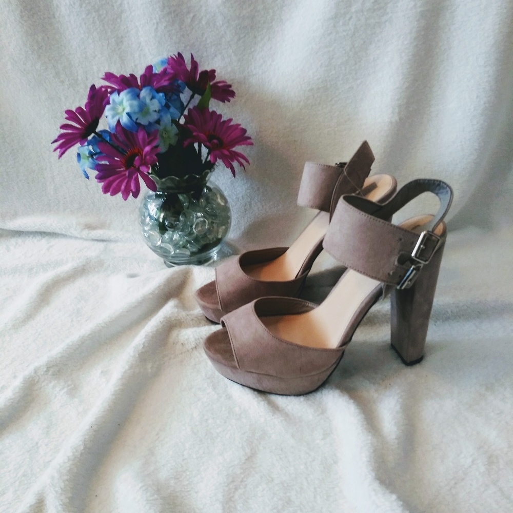 Forever 21 high heel - Picture 2 of 5